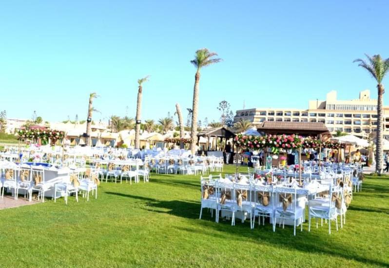 Borg El Arab Beach Resort Екстериор снимка The lawn at the Hilton Sharm El Sheikh