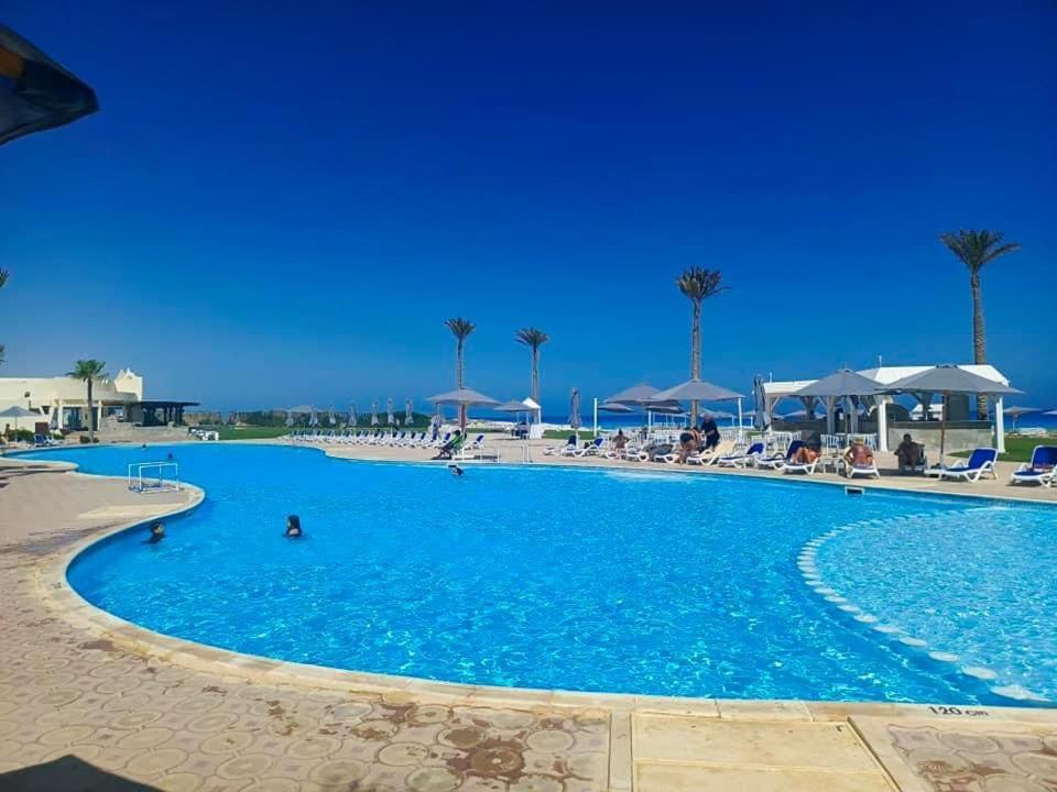 Borg El Arab Beach Resort Екстериор снимка A swimming pool at a resort in Egypt