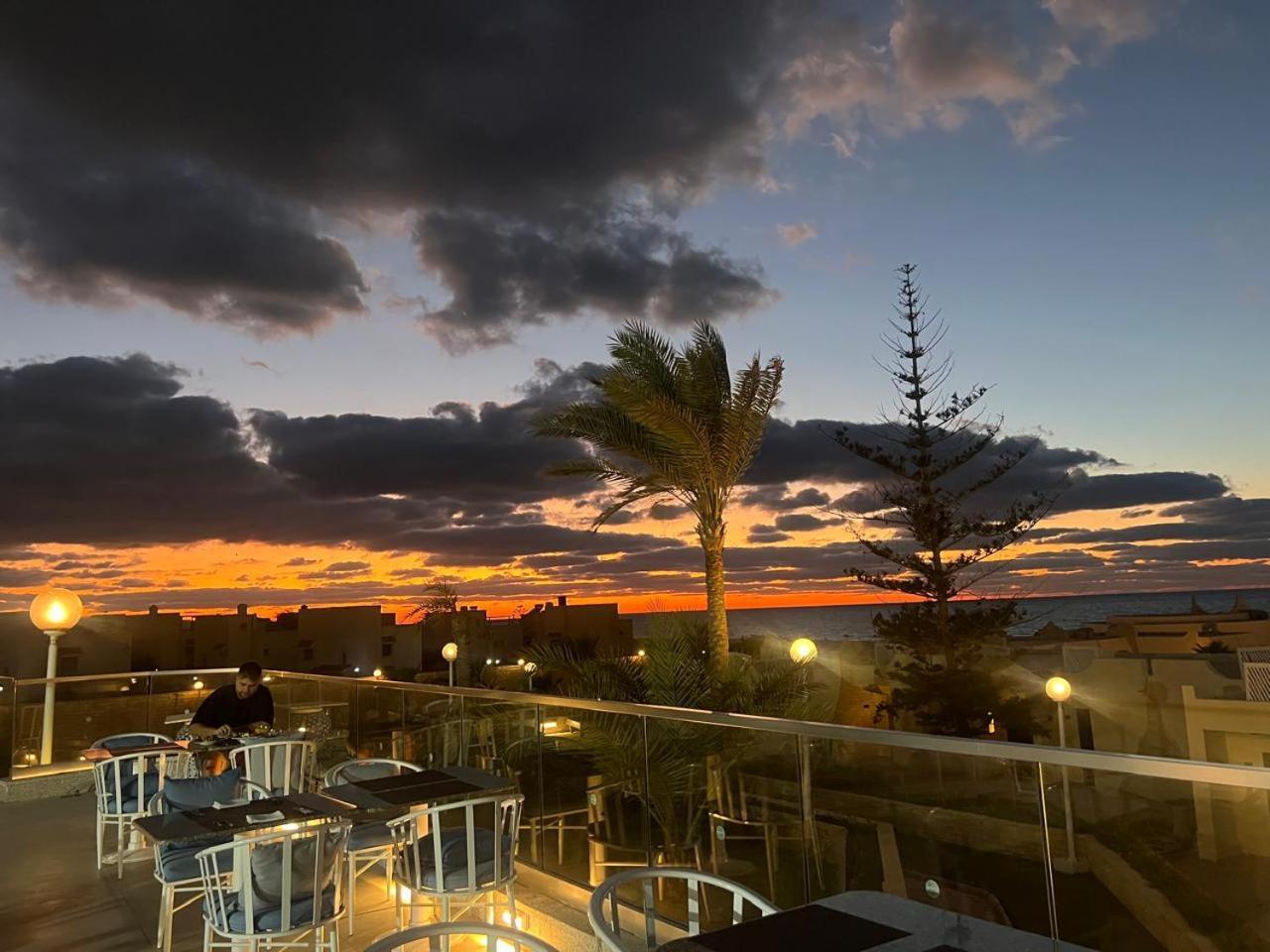 Borg El Arab Beach Resort Екстериор снимка Sunset at the beach